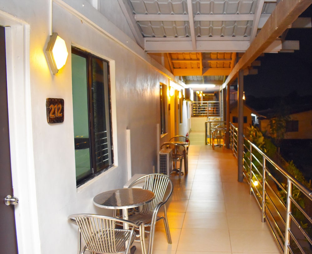Airport Ace Hotel 49/66