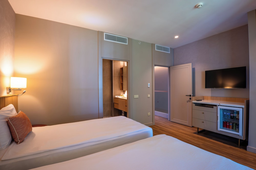 Trendy Lara Hotel 19/67