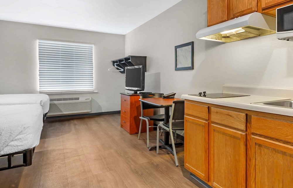 Studio 6 Extended Stay Fort Myers FL 48/49