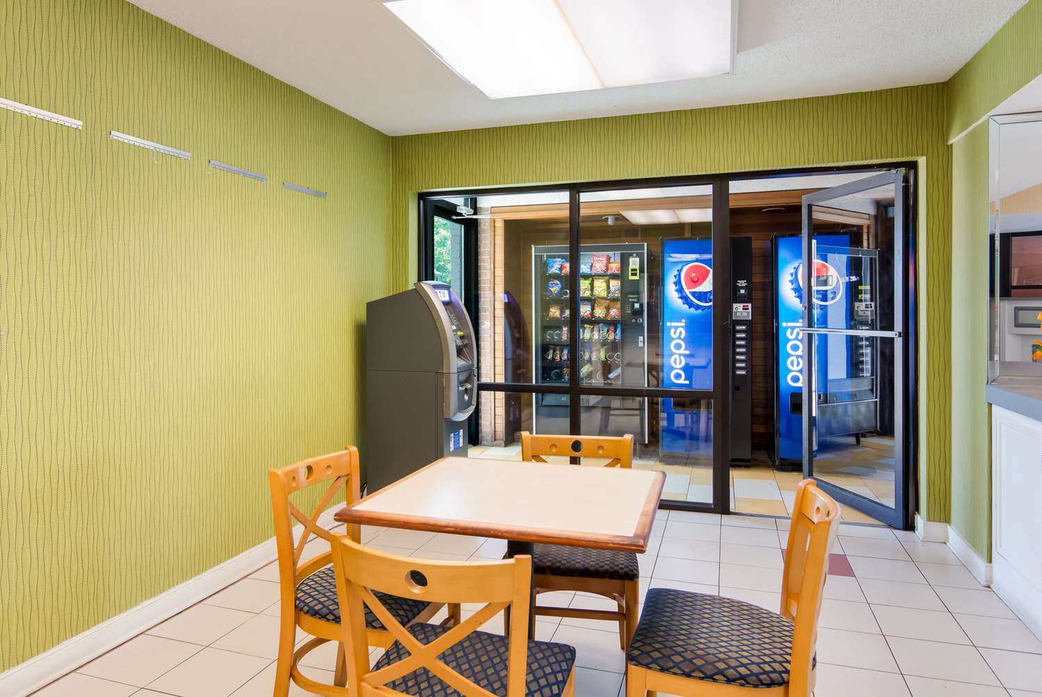 restaurant cafeteria