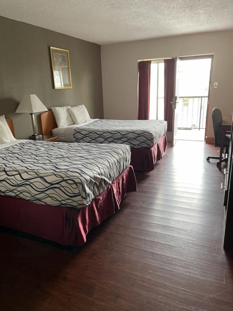 Bear Mount Inn And Suites 18/40