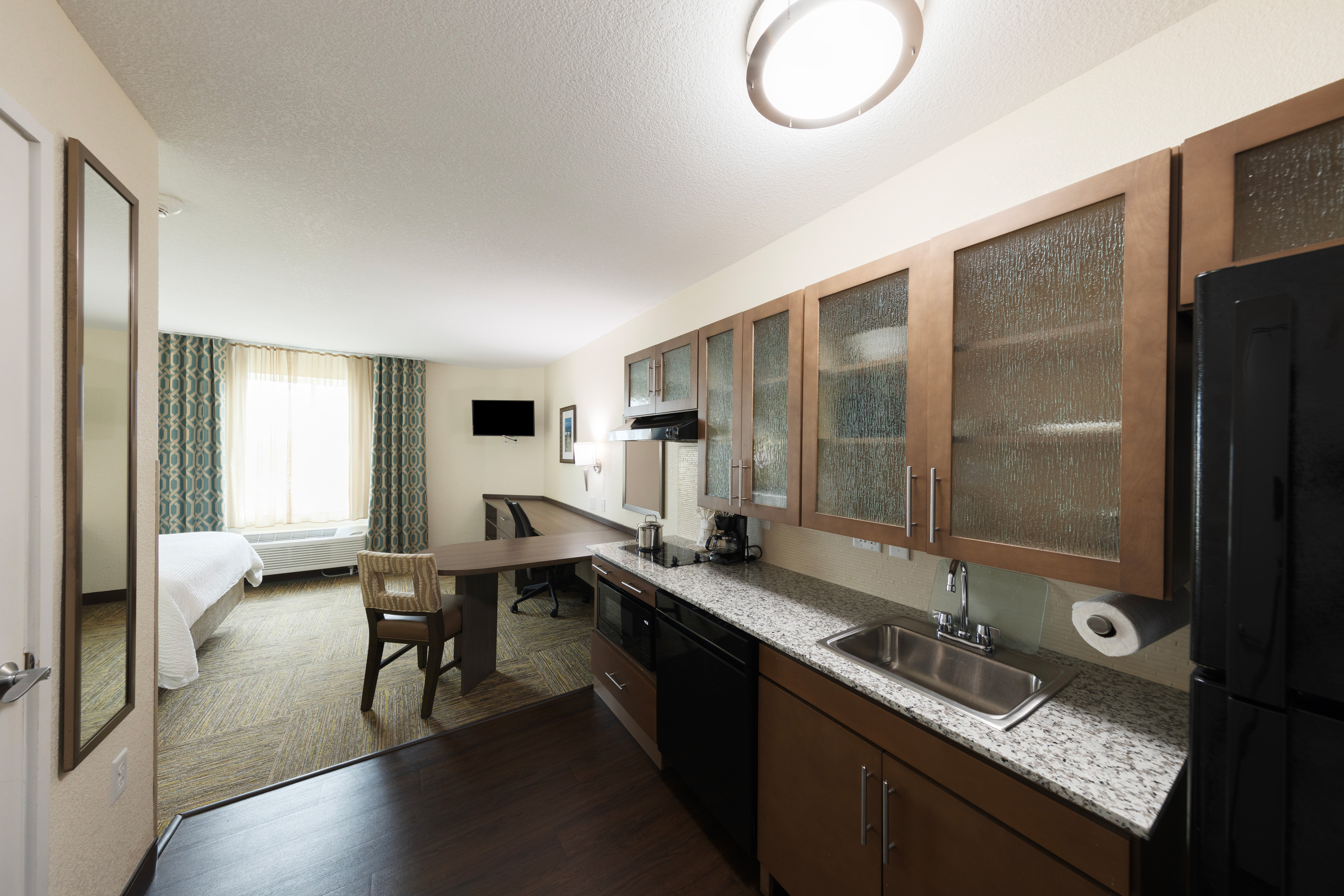 جناح استوديو بسرير كوين لذوي الإعاقة، Candlewood Suites Panama City Beach Pier 2/2