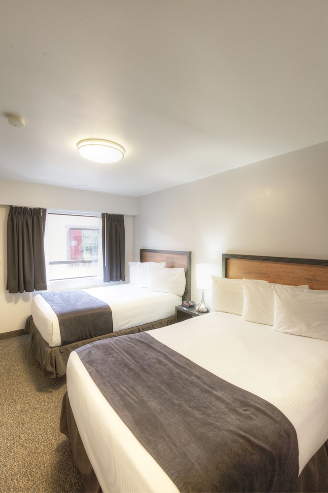 Hotel Ruby 10/27
