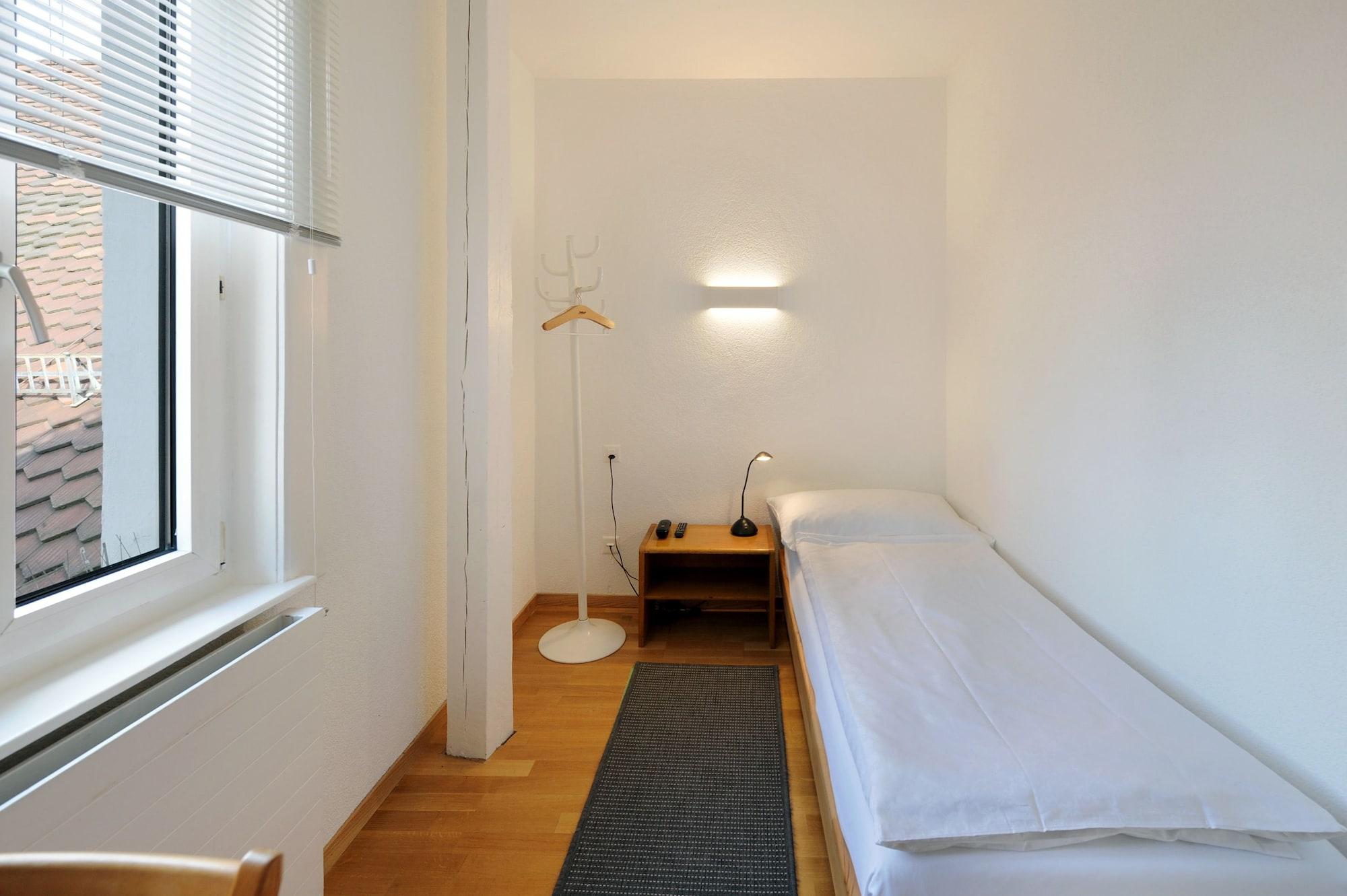Economy, Single, External Bathroom
