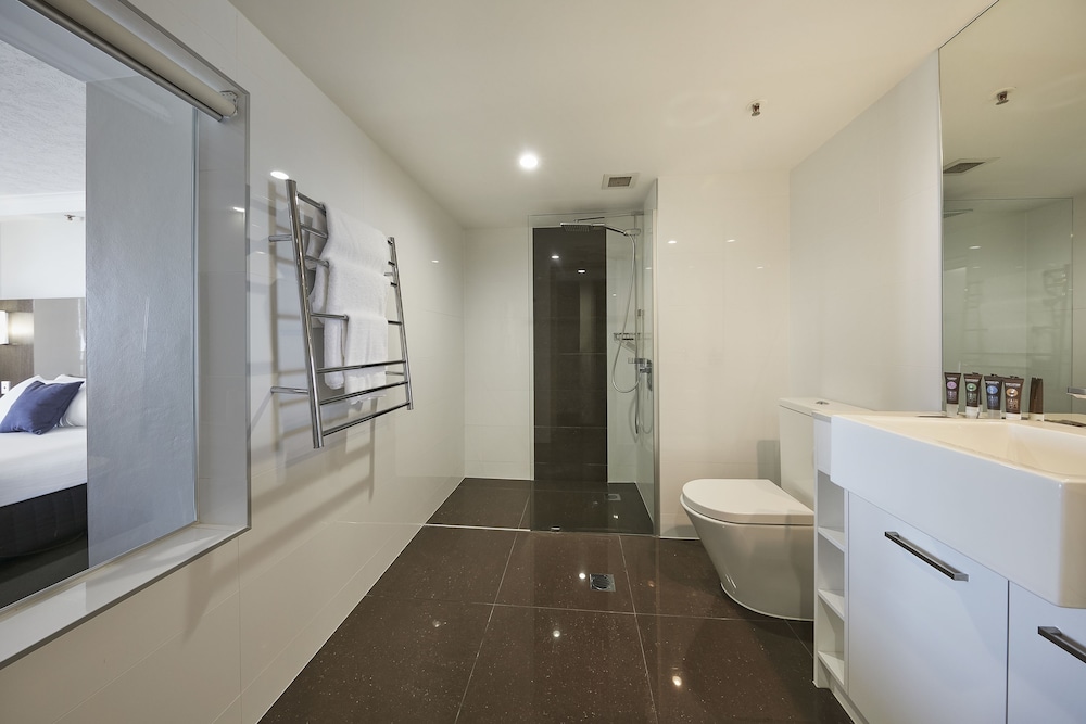 NOVOTEL SURFERS PARADISE 40/64