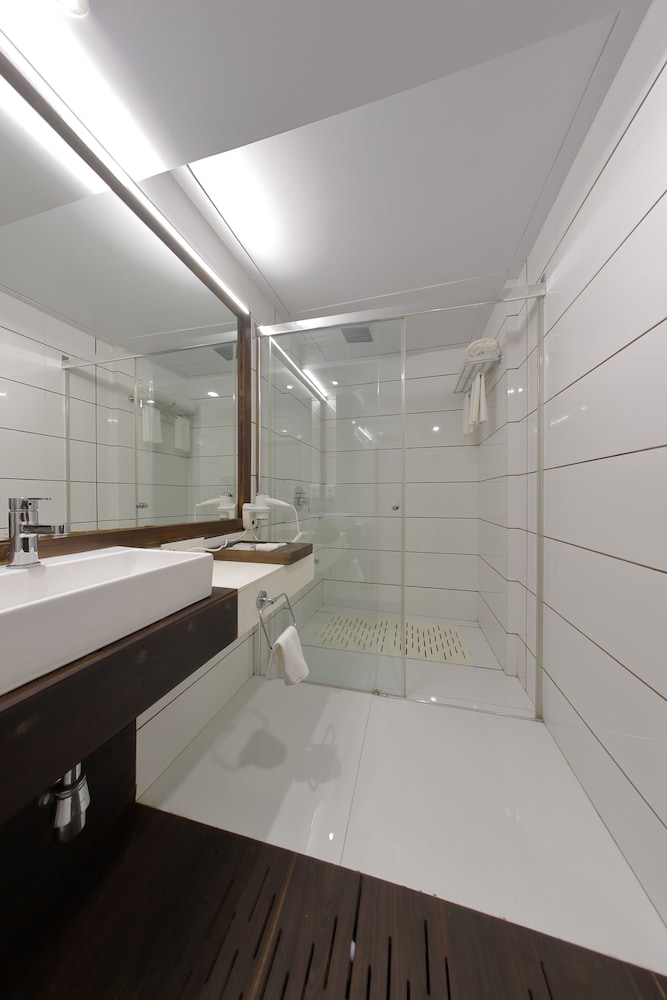 HOTEL SILVER HEIGHTS 19/20