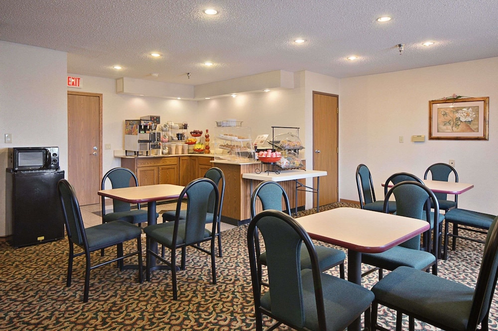 Super 8 By Wyndham Crawfordsville 17/20