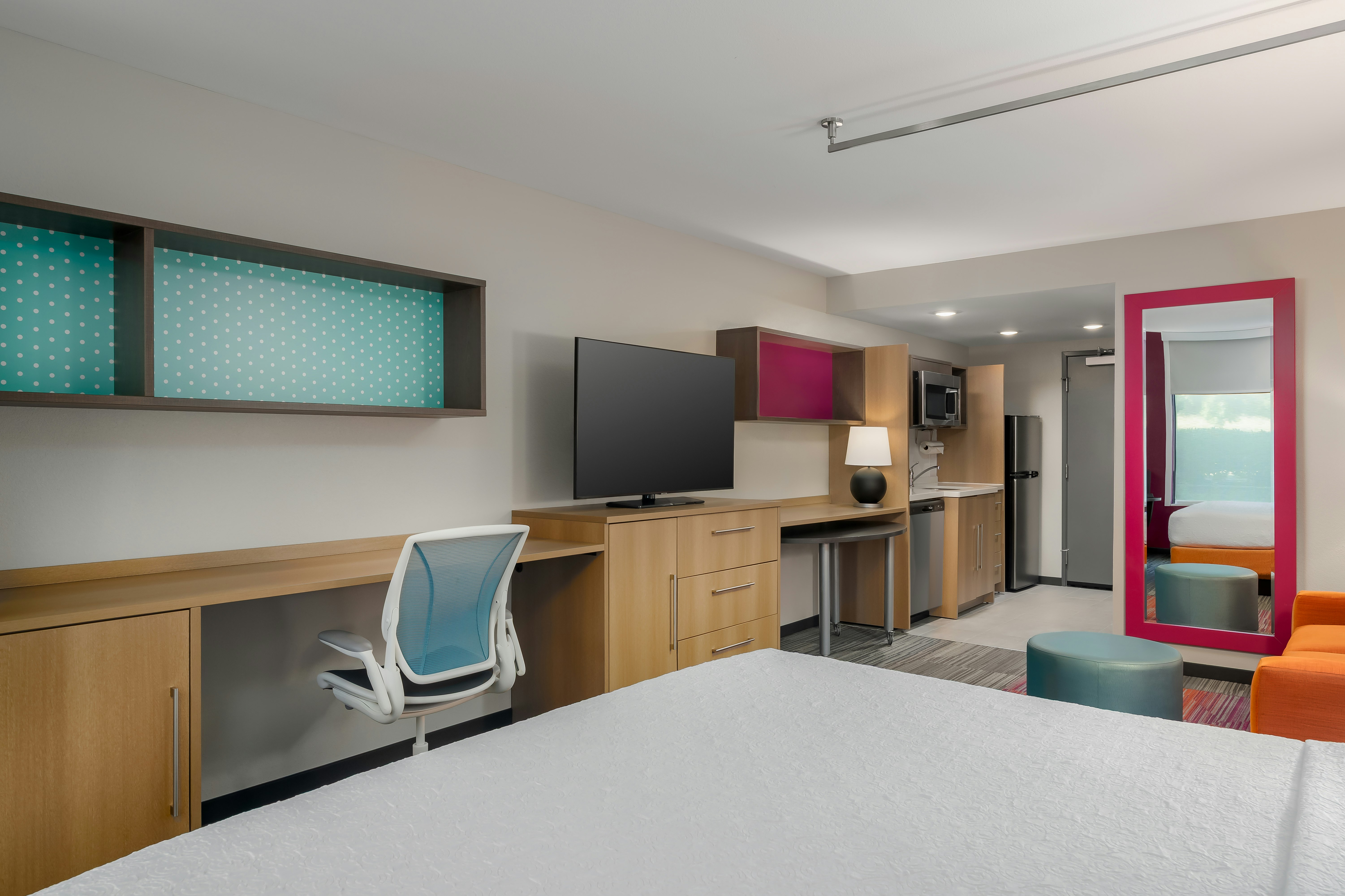 Studio, King Bed, Accessible