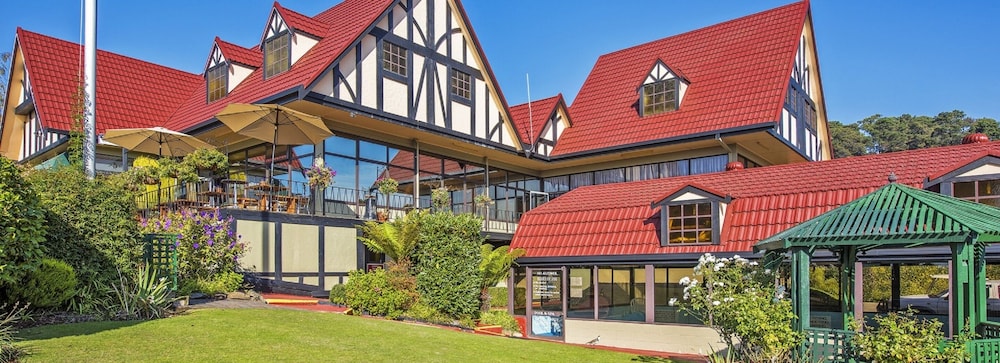Village Family Motor Inn 42/47