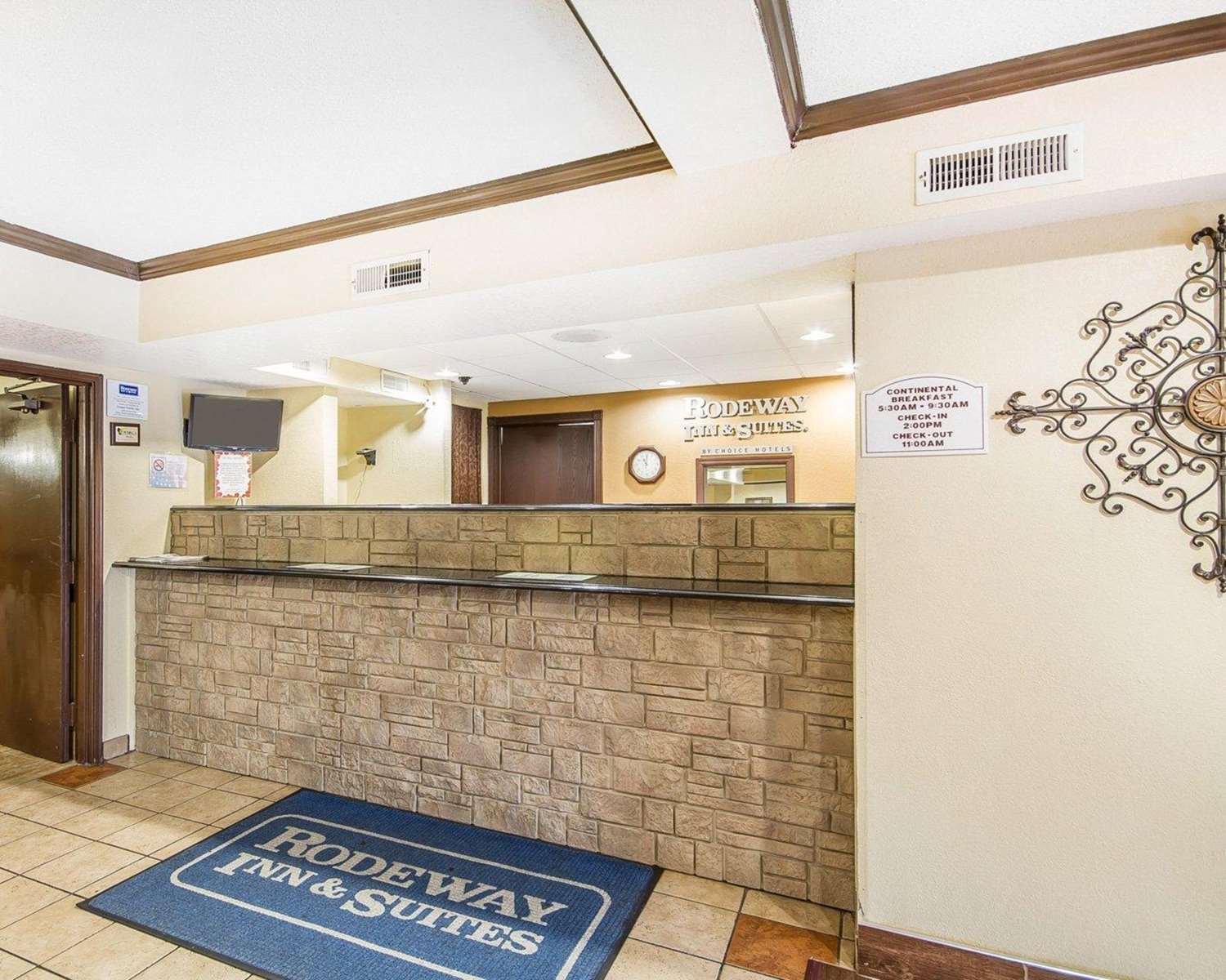 Rodeway Inn & Suites Madison East 1/10