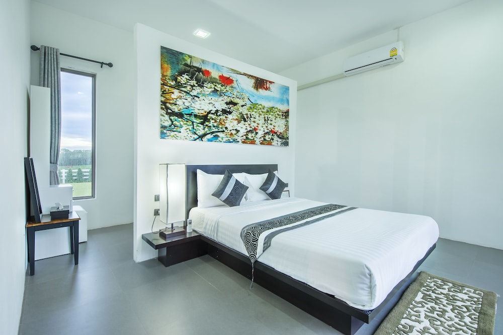 2 BEDROOMS, EXECUTIVE, VILLA