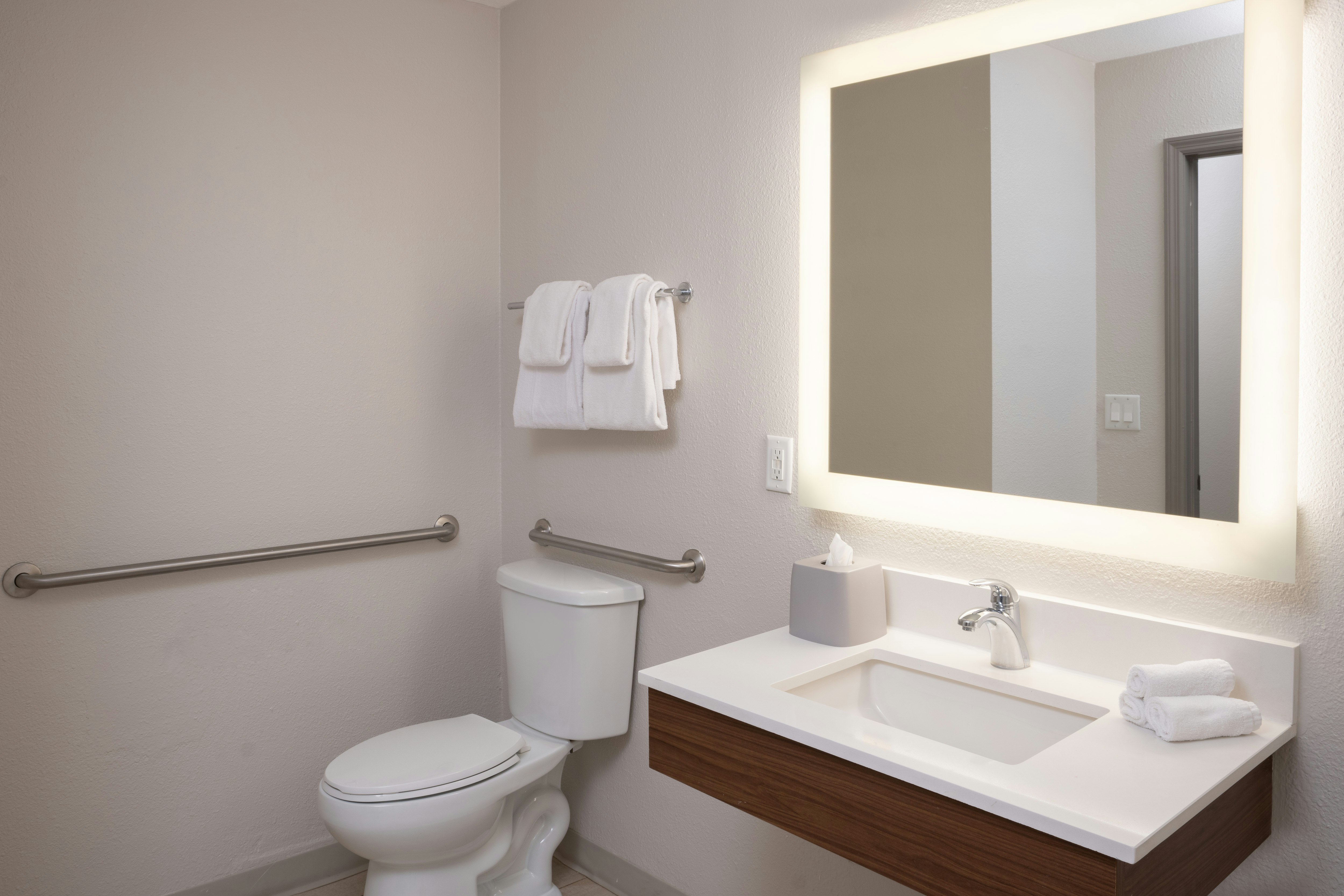 Holiday Inn Express And Suites Orlando International Airport 58/62