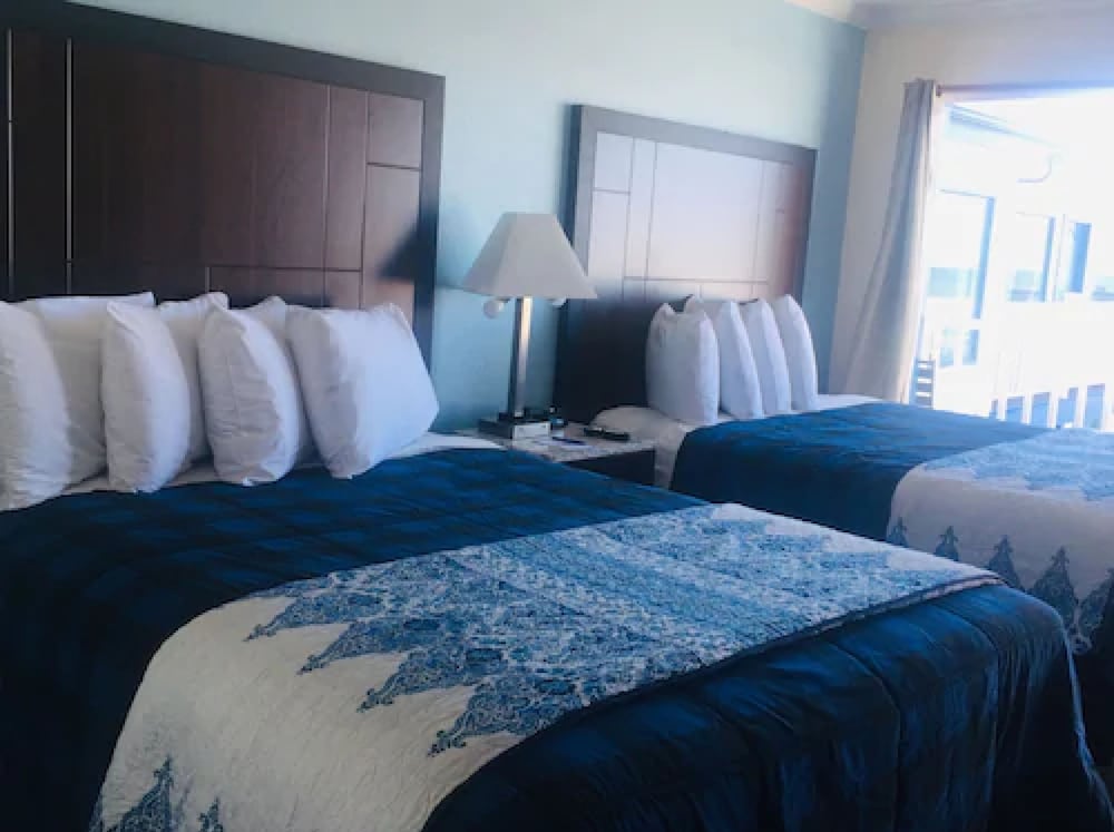 DOLPHIN COVE MOTEL 13/69