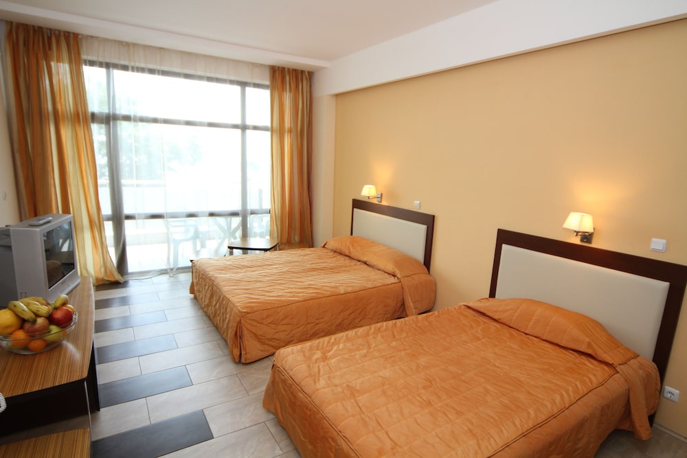 HOTEL ARABELLA BEACH 12/41