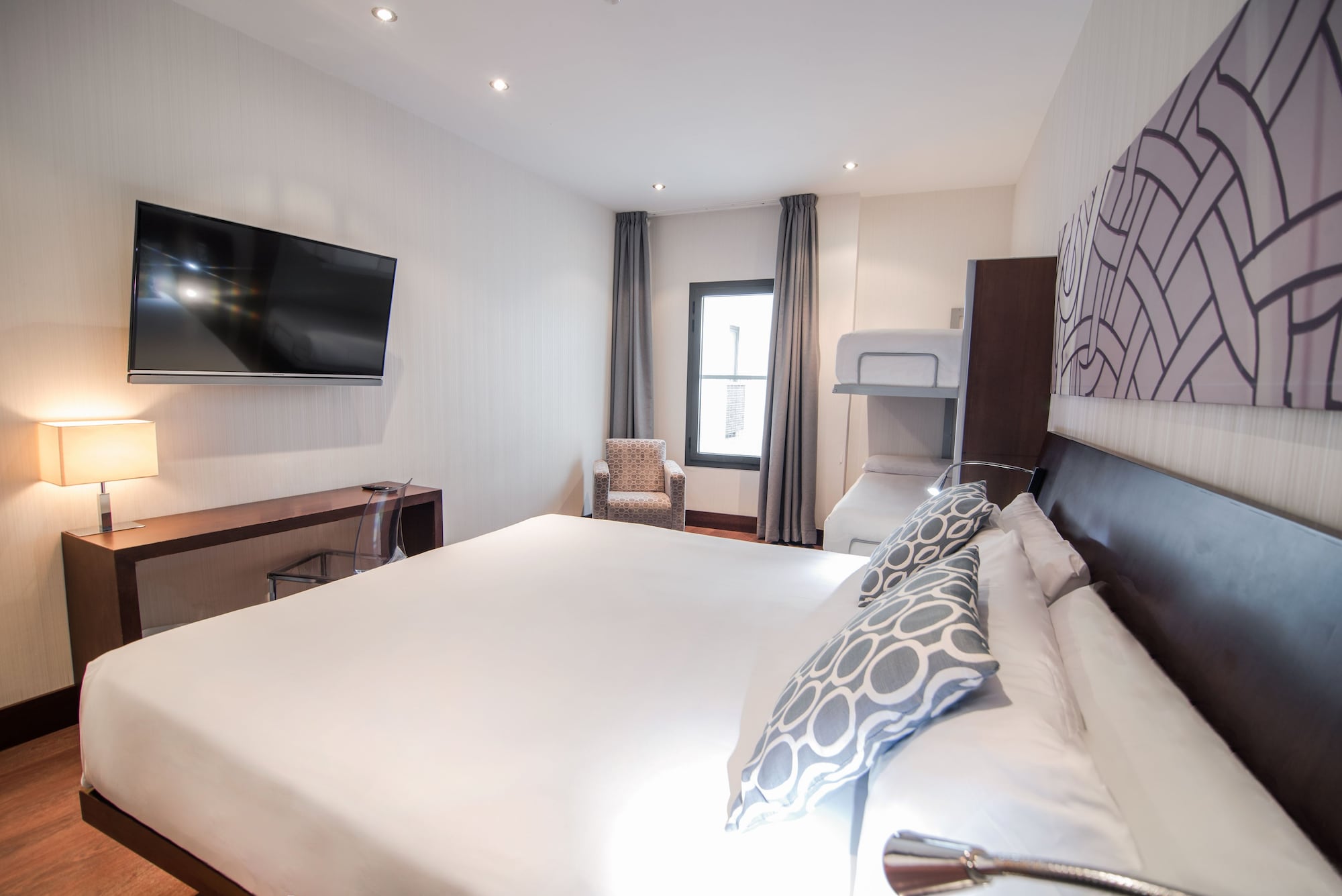ROOM, QUADRUPLE