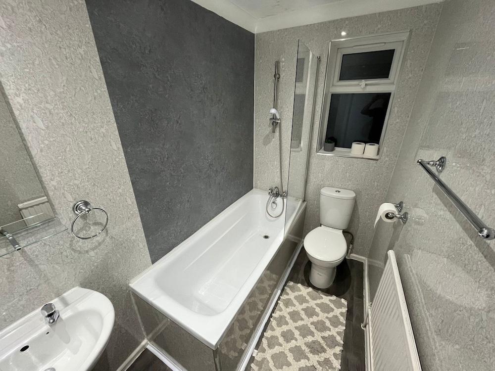 White Rose Hotel & Restaurant - Leeds 46/50