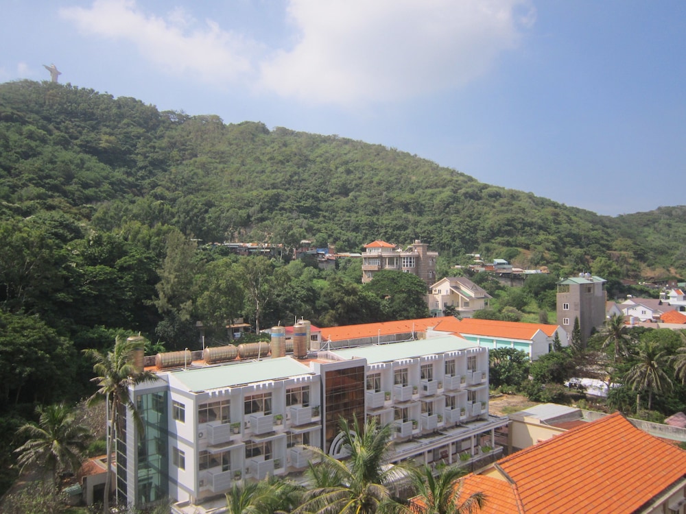 The Coast Hotel 42/47