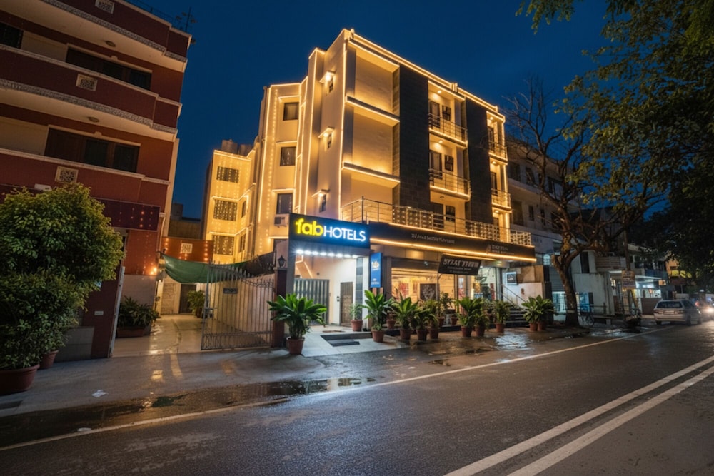 FabHotel Anutham Saket 34/36