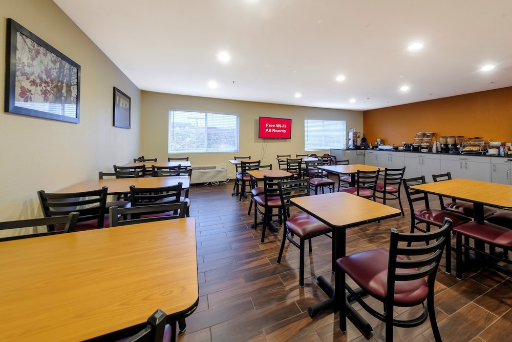 Red Roof Inn Osage Beach 47/60