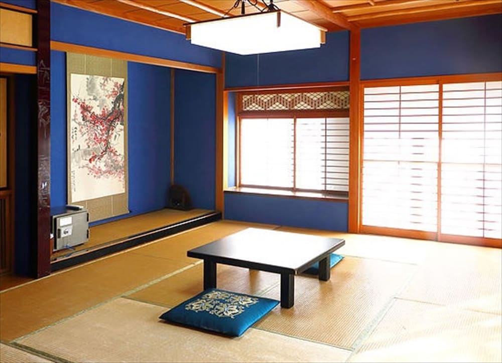 Karasawa Inn 38/63
