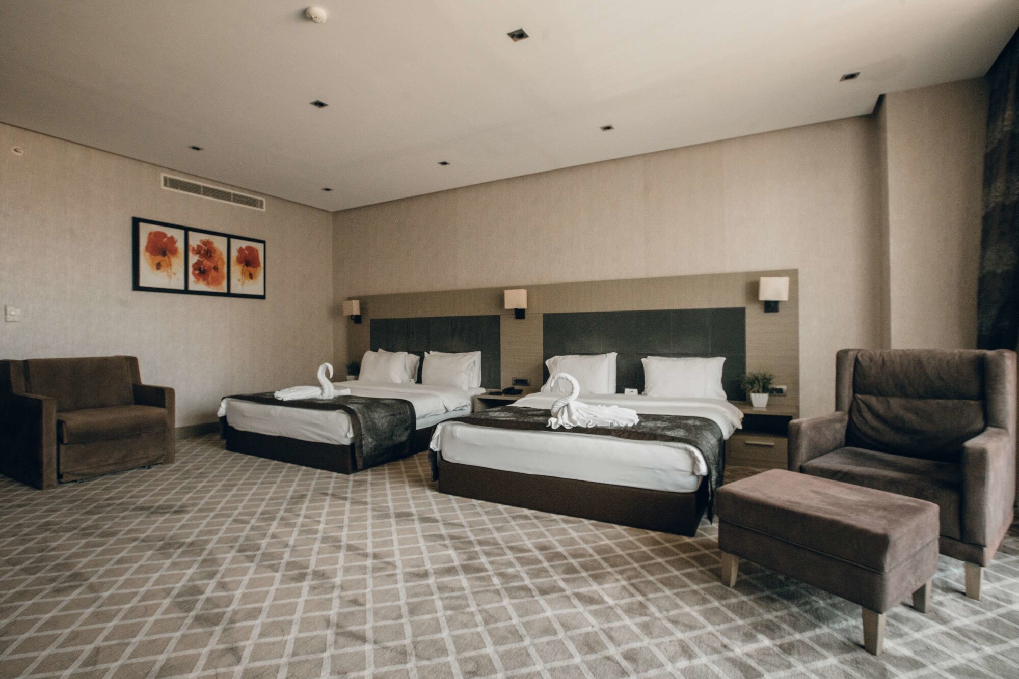 Family, 2 Double Beds, Hilly Hotel 8/10