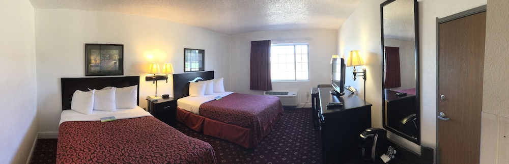 Days Inn by Wyndham Lake Village 16/43