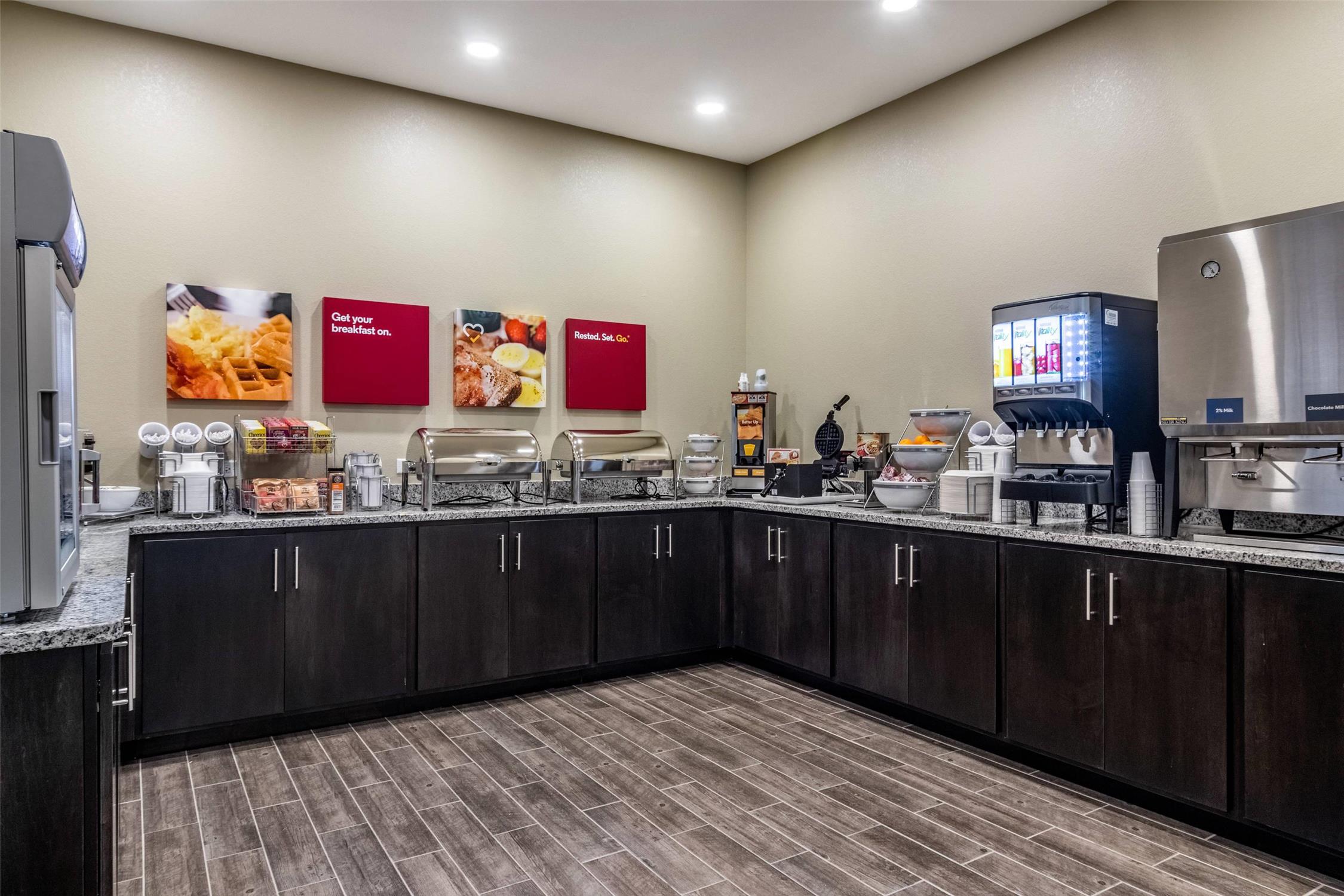 Comfort Suites Brunswick Town Center 15/19