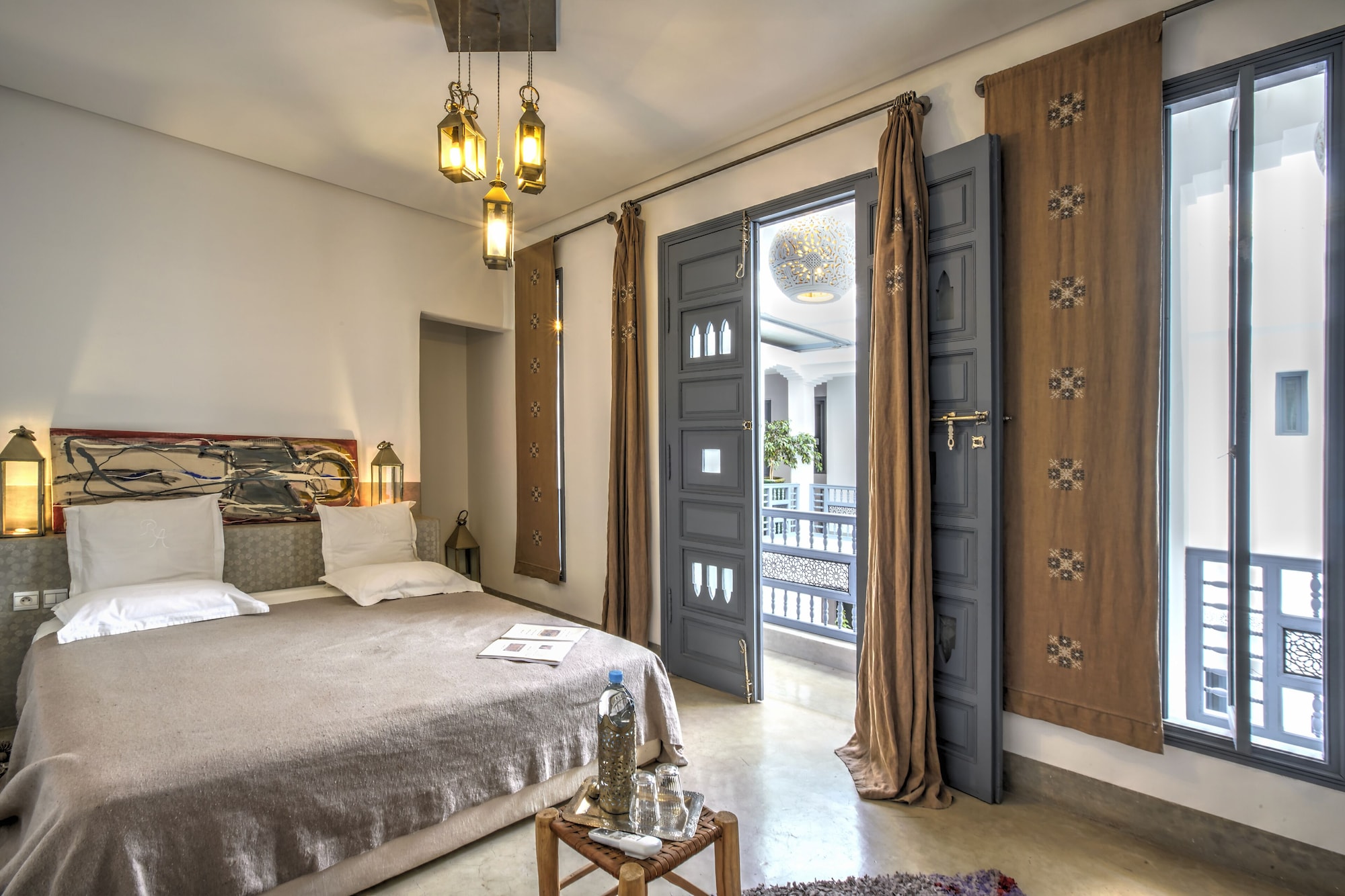 DELUXE, DOUBLE BED