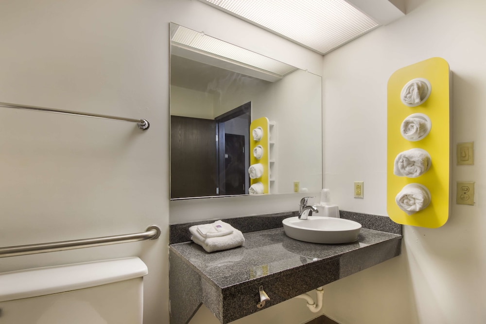 Motel6 Rothschild 16/37