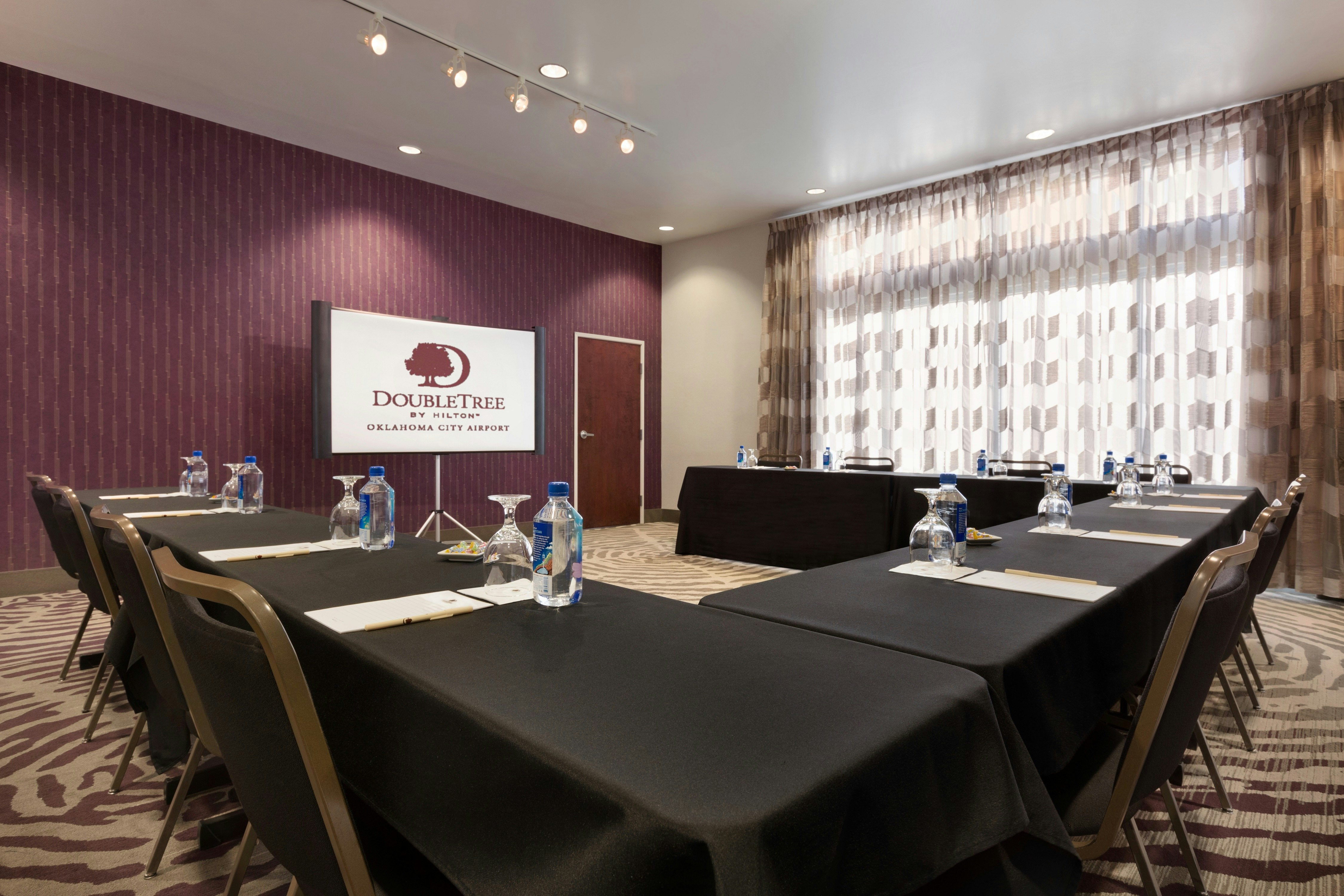 Doubletree By Hilton Hotel Oklahoma City Airport 32/45