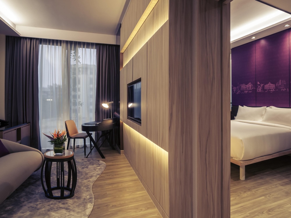 PRIVILEGE, SUITE, KING BED