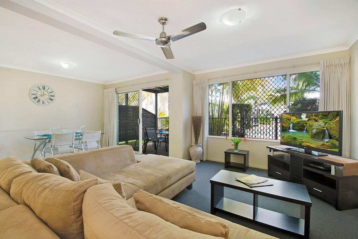 2 Bedrooms, Town House, Pool Side