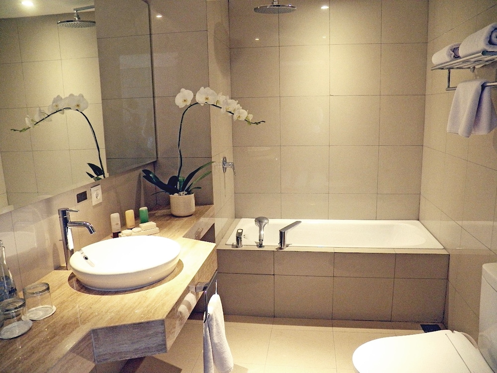 Club, King Bed, City View, Yuan Garden Pasar Baru 4/4