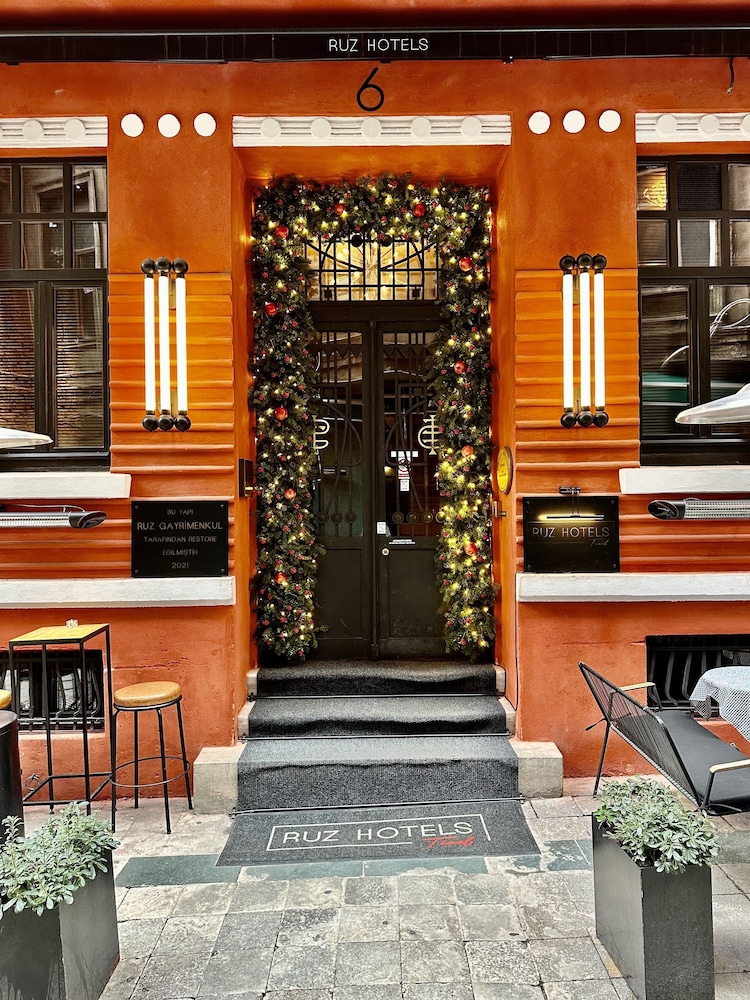 RUZ Hotels Tunel 7/48