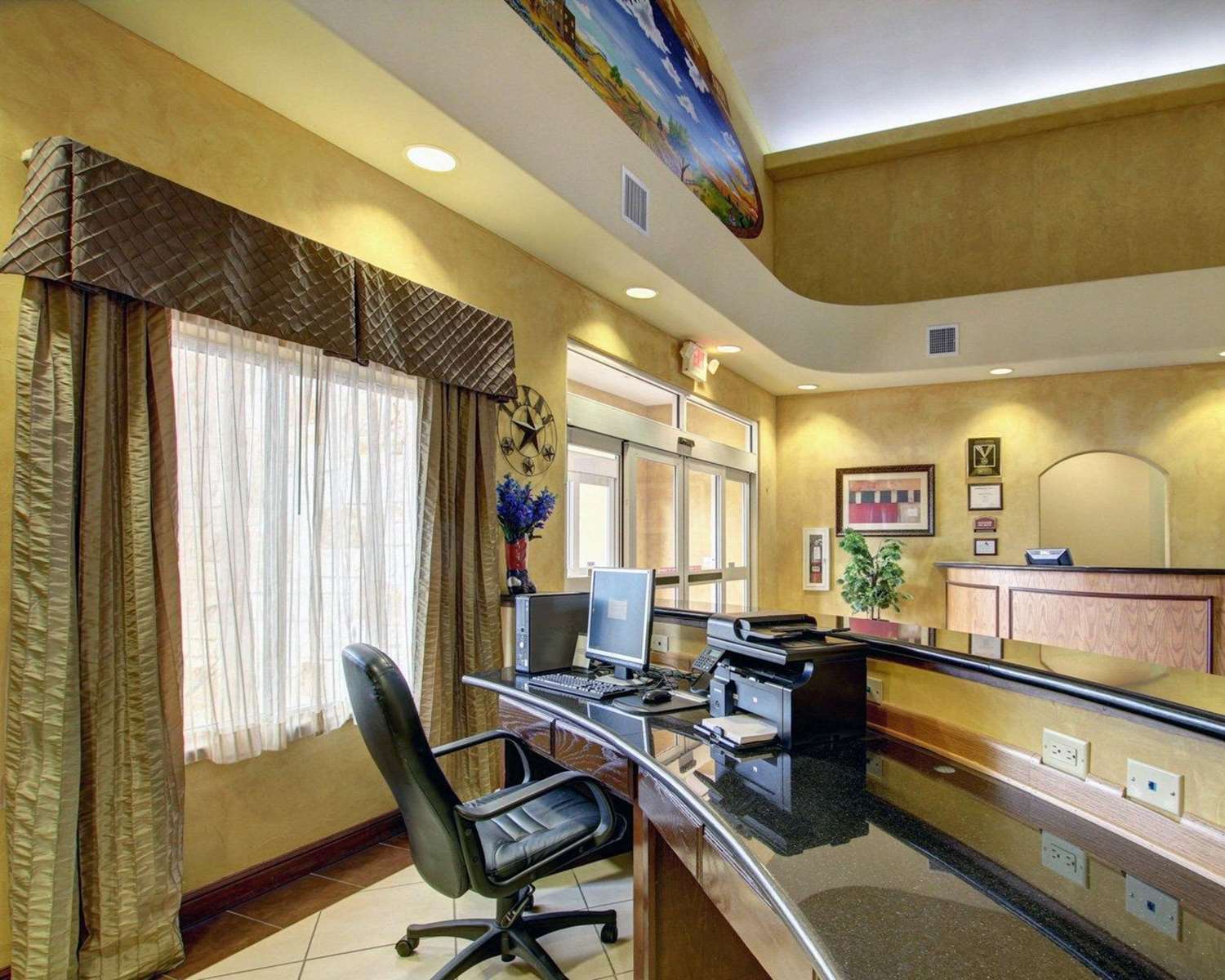 Comfort Inn And Suites Alvarado, TX 40/45