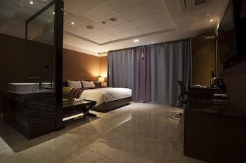 Zenith Hotel 43/63