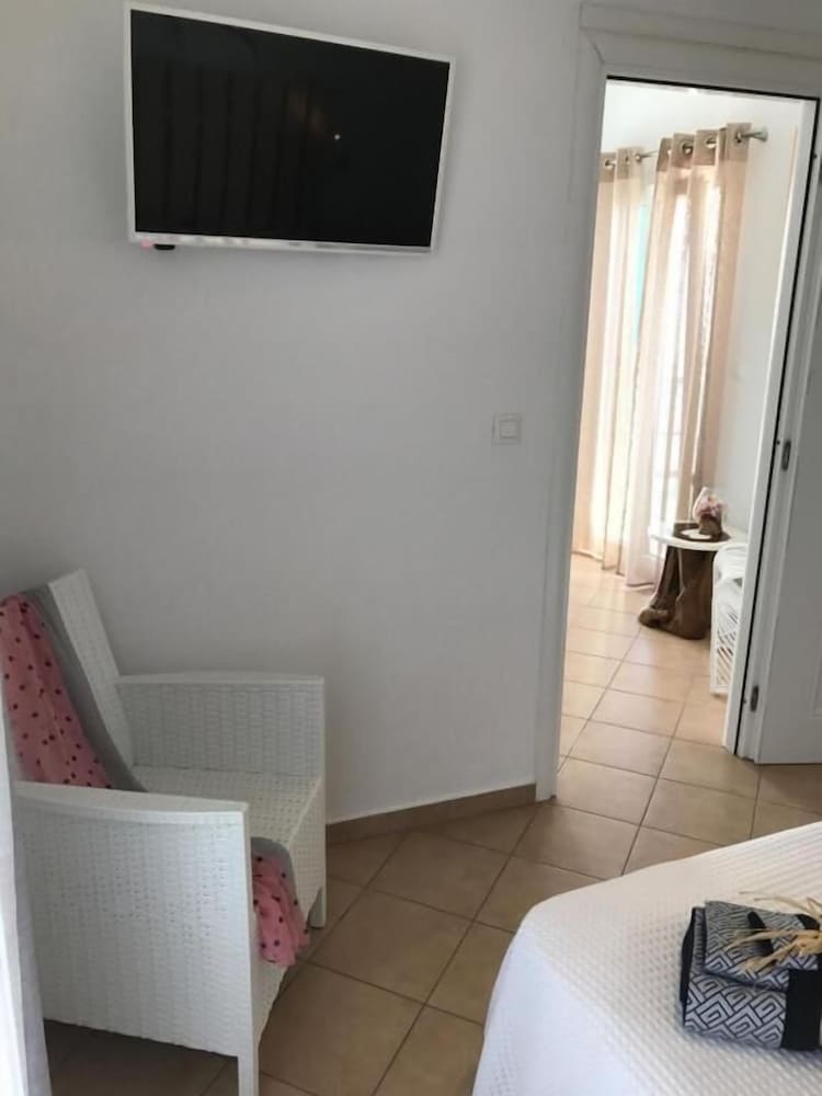 Yanna Luxury Suites 12/47