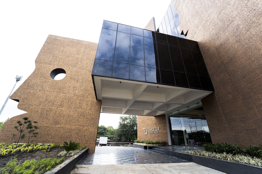 Essentia Luxury Hotel Indore 4/68