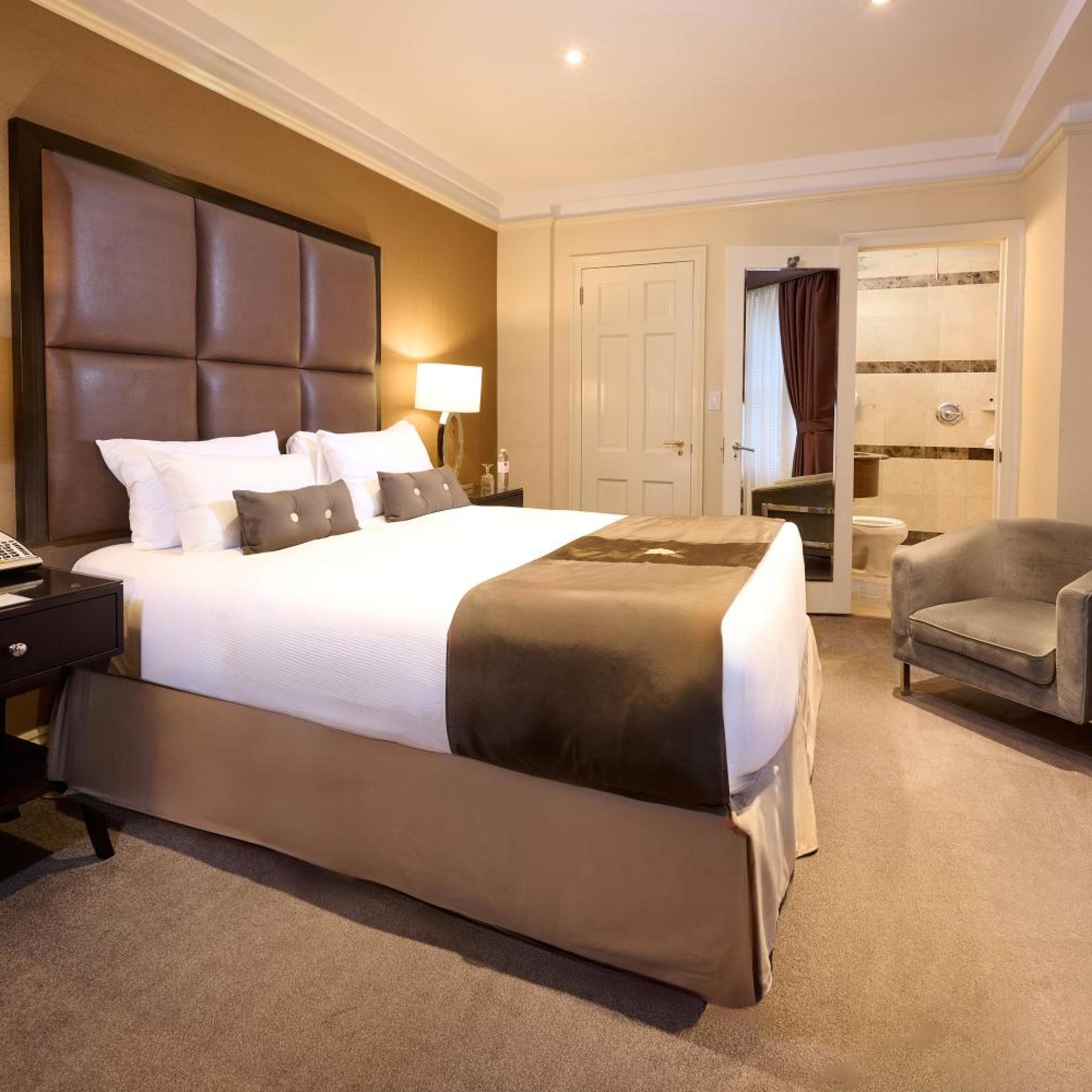 غرفة ديلوكس بسرير كينج، Fitzpatrick Manhattan Hotel 5/8