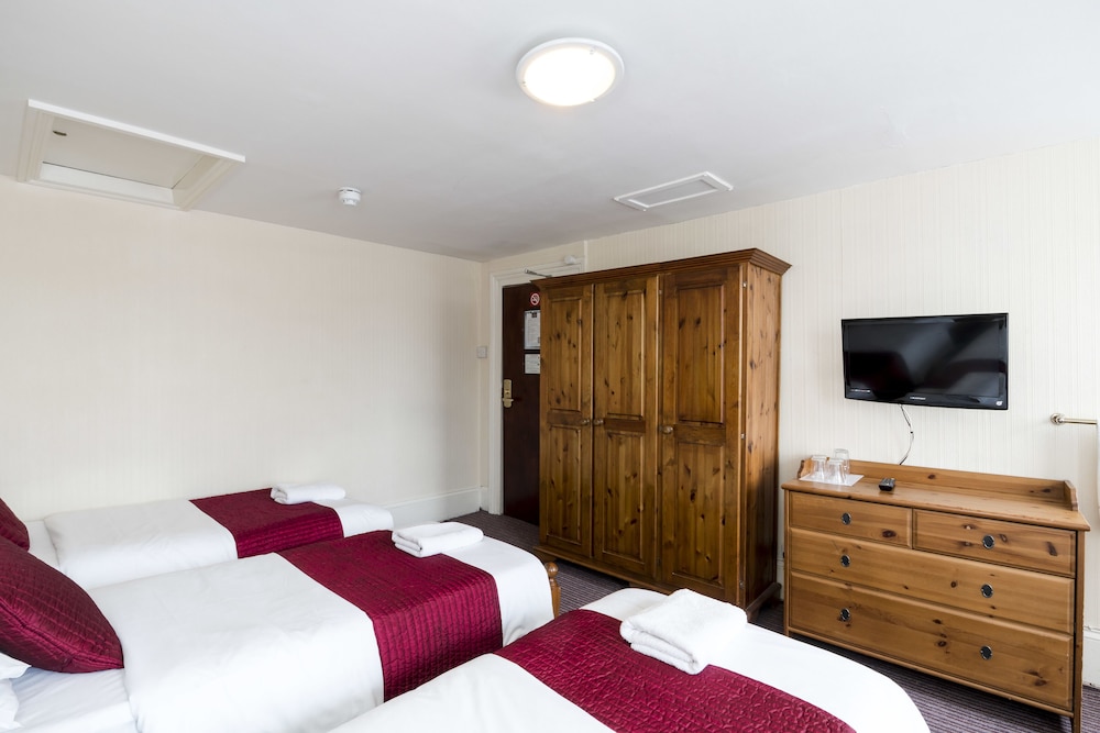 St Athans Hotel 33/73