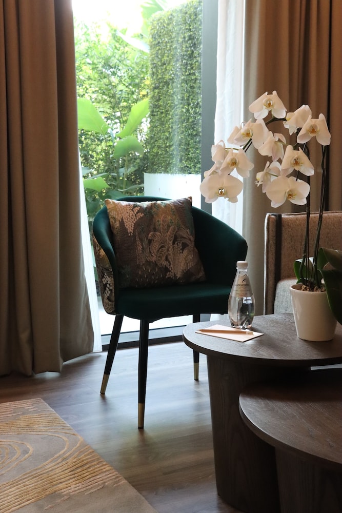 Dusit Thani Laguna Singapore 48/65
