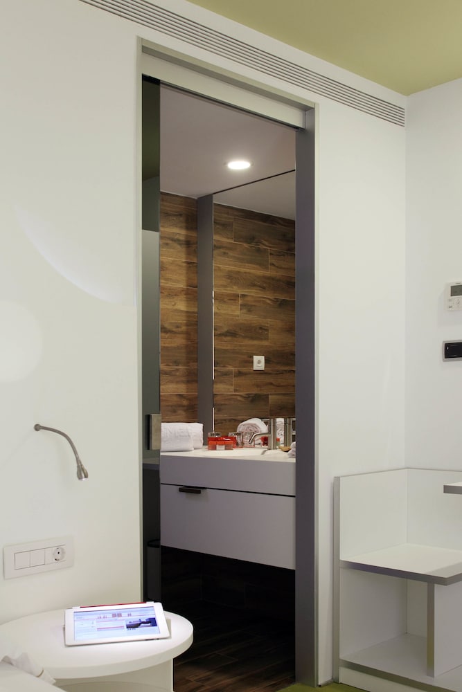 Room Mate Pau 65/67