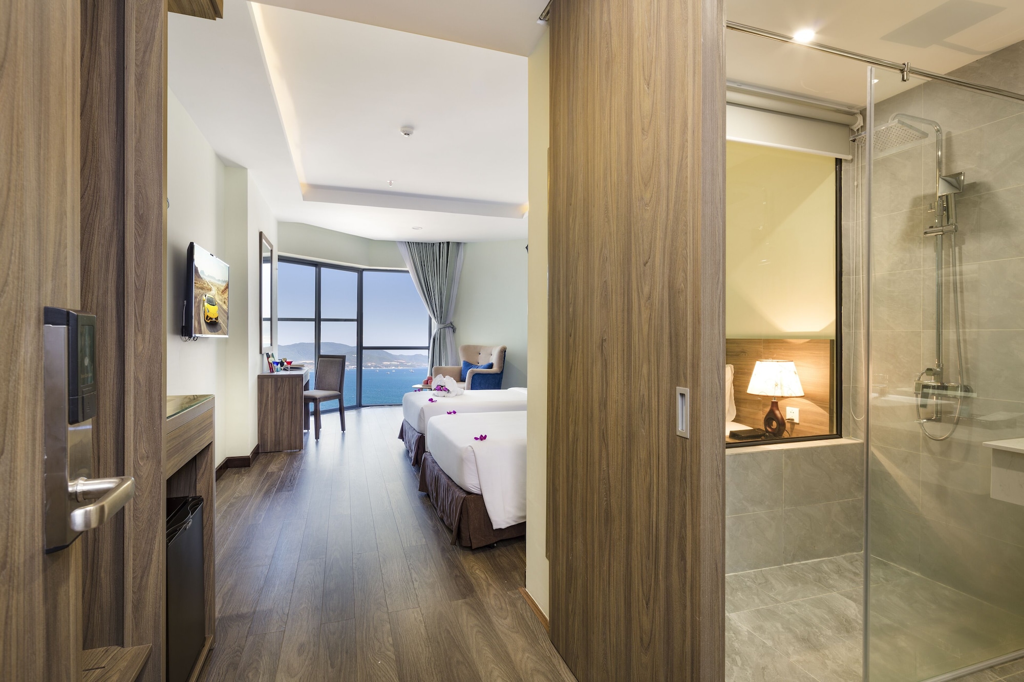 غرفة ديلوكس بسرير كينج بشرفة بإطلالة جزئية على البحر، Xavia Hotel 9/9