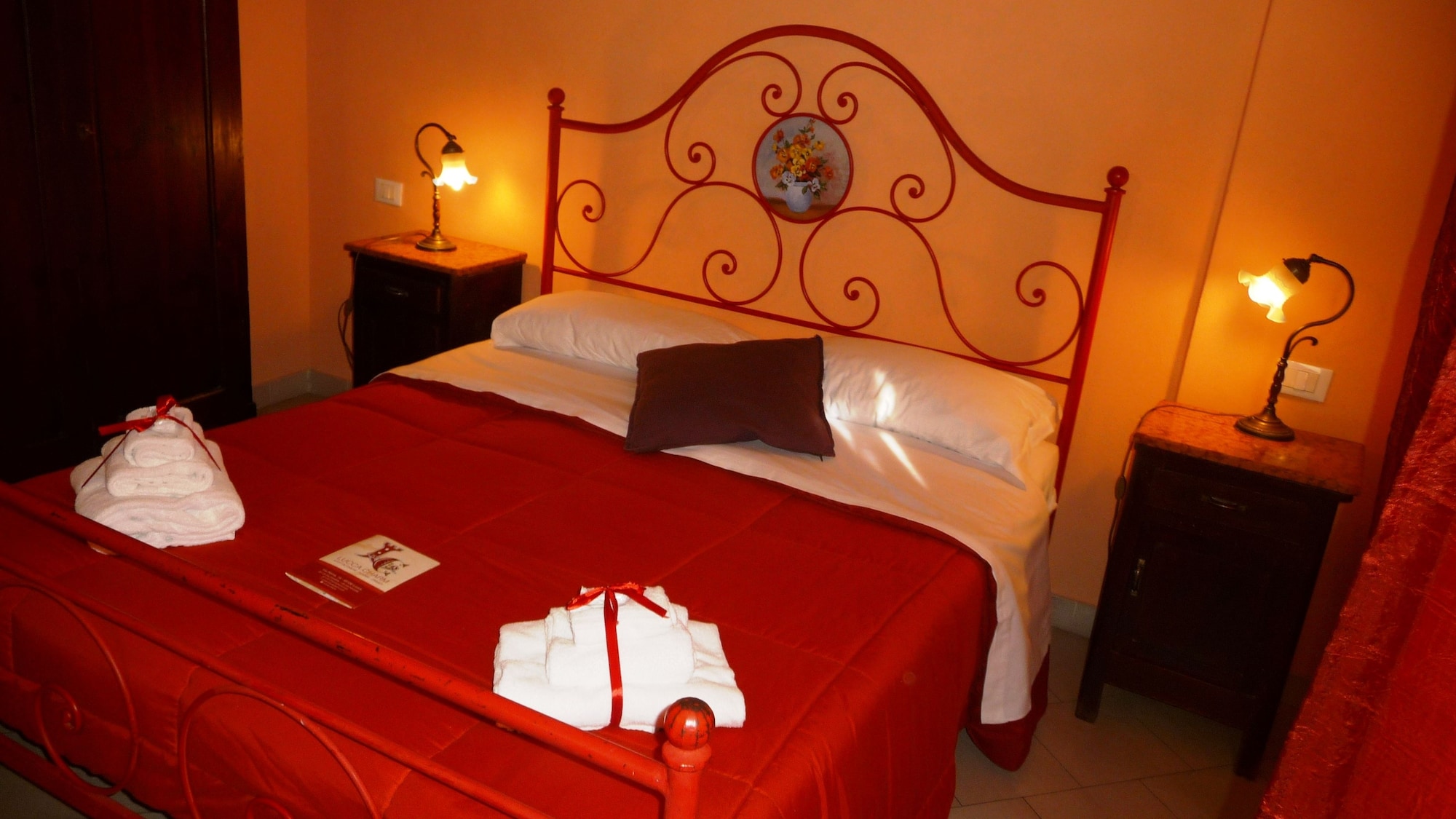 ROOM, DOUBLE BED