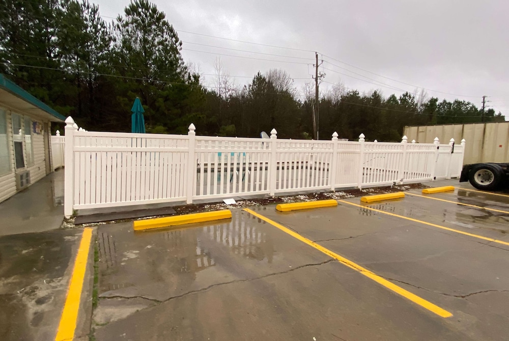 Days Inn by Wyndham Forest 25/40