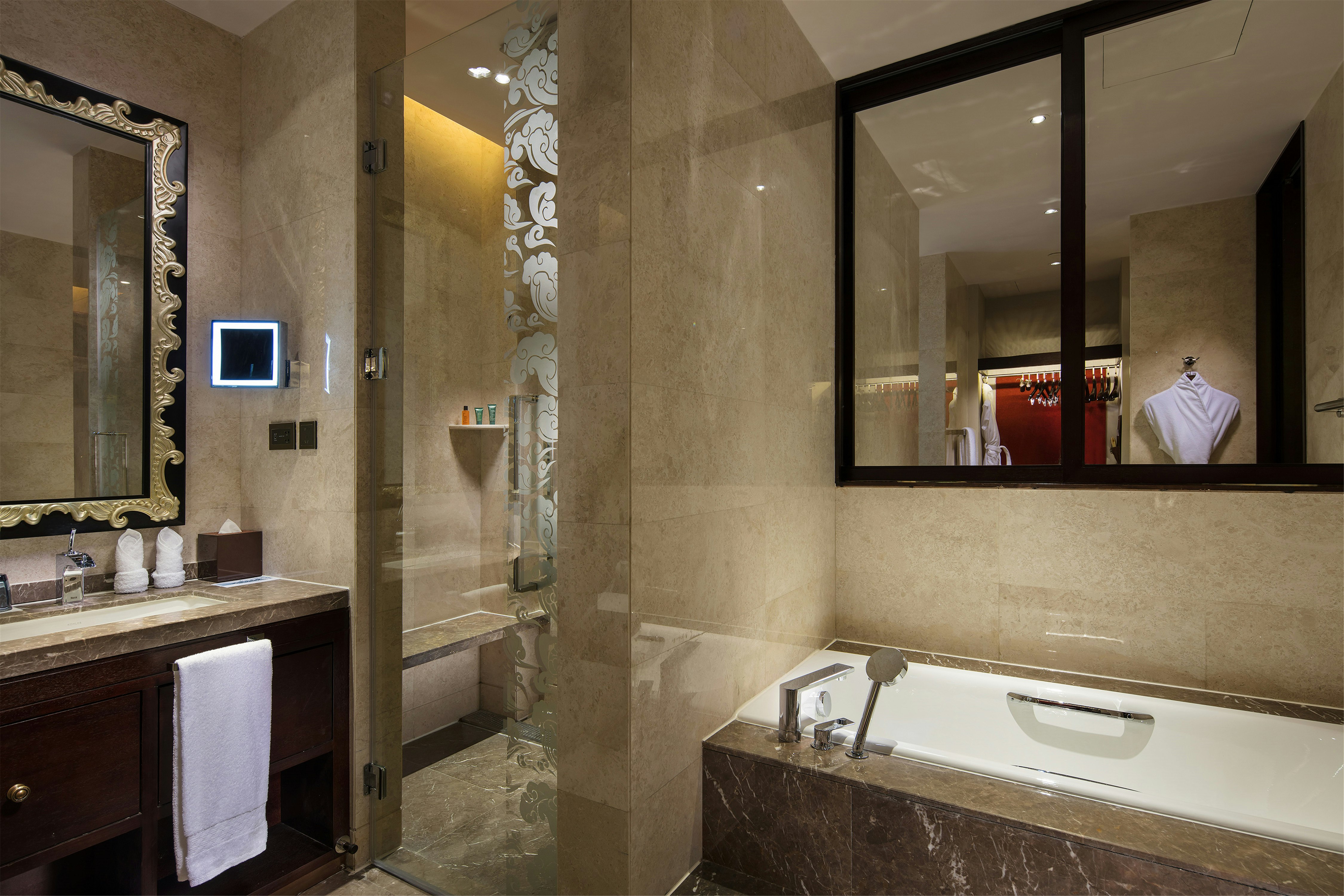 HILTON LINZHI RESORT 49/50