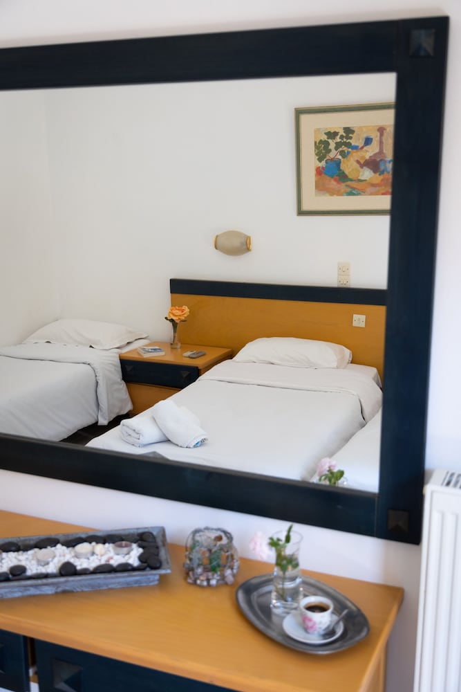 Wilde Rose Hotel 40/59