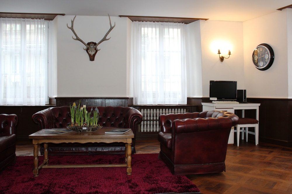 Weisses Kreuz Hotel 36/47
