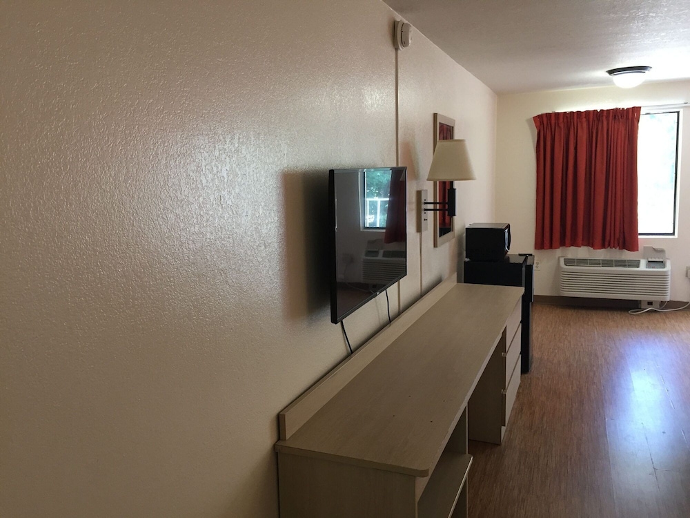 Motel6 Raleigh, NC Cary 40/54