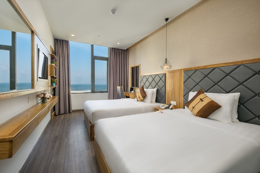 PREMIER, TWIN BEDS, CITY VIEW